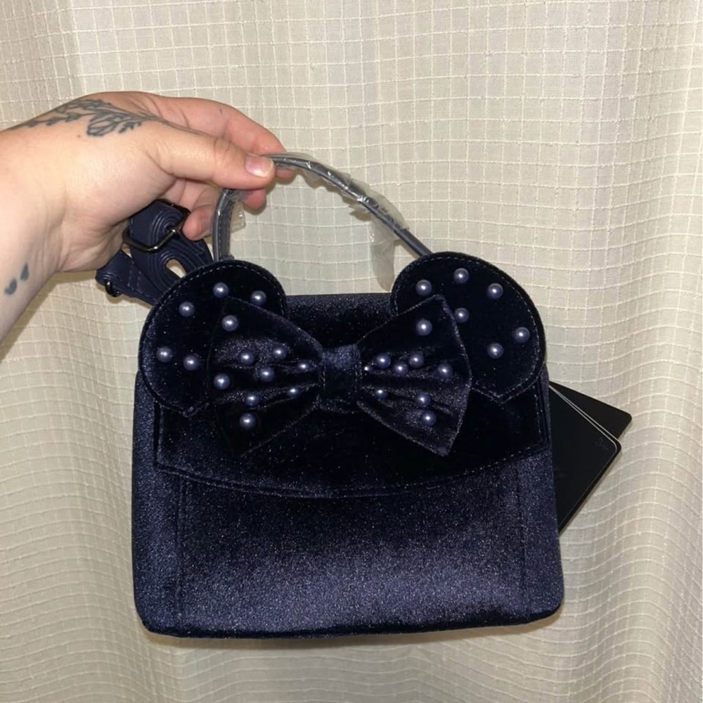 Loungefly- Disney Minnie Mouse Velvet Pearl Crossbody